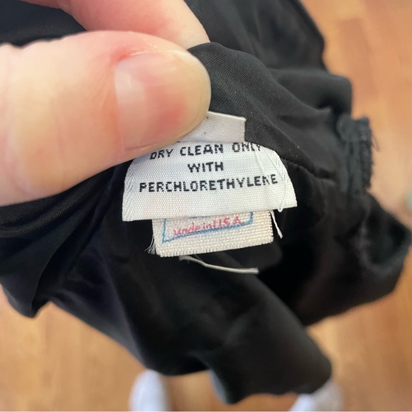 Vintage Bill Blass dress with scalloped skirt style lines - Picture 9 of 11